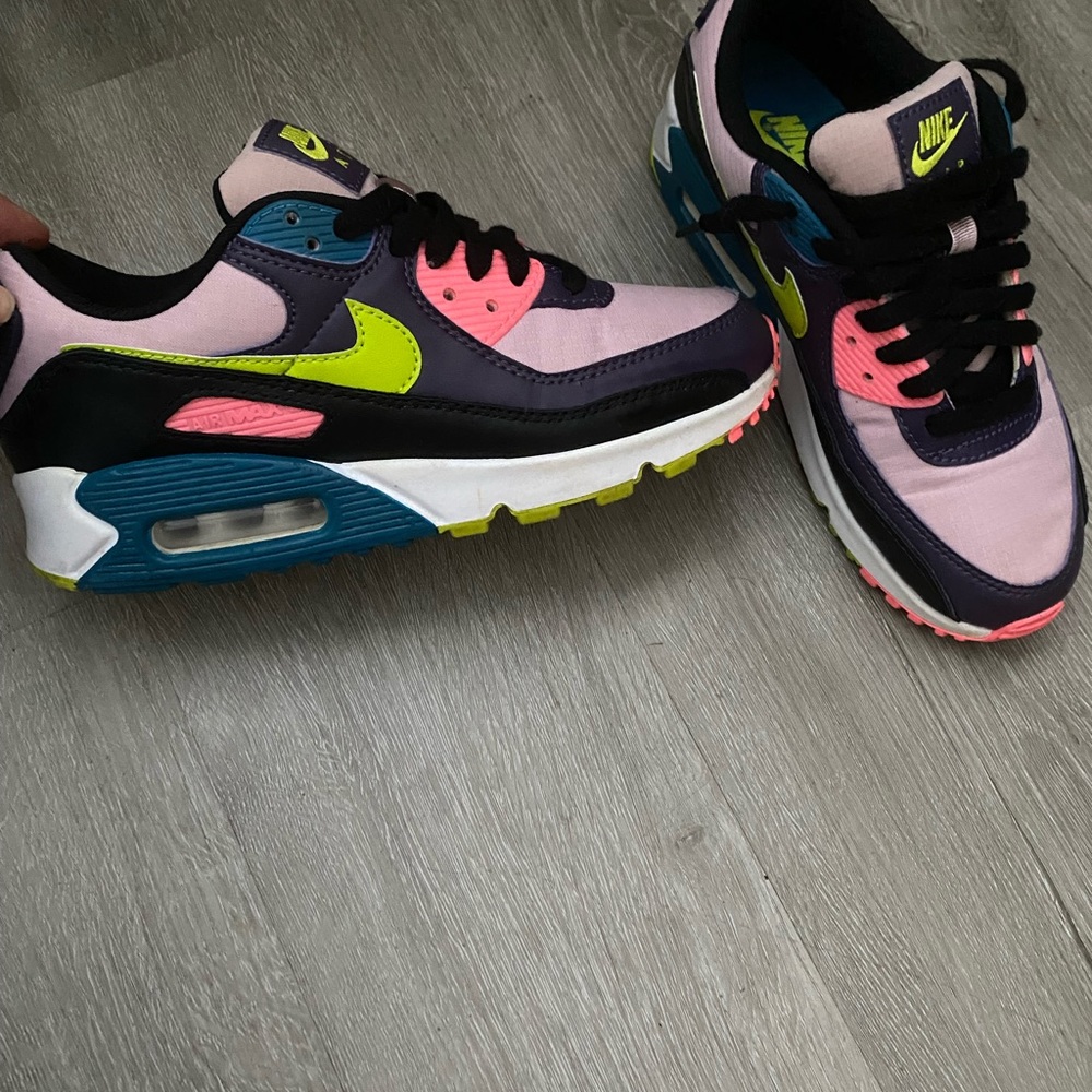 Women’s Nike Air Max 90 casual sneakers “Dark Raisin Cyber”